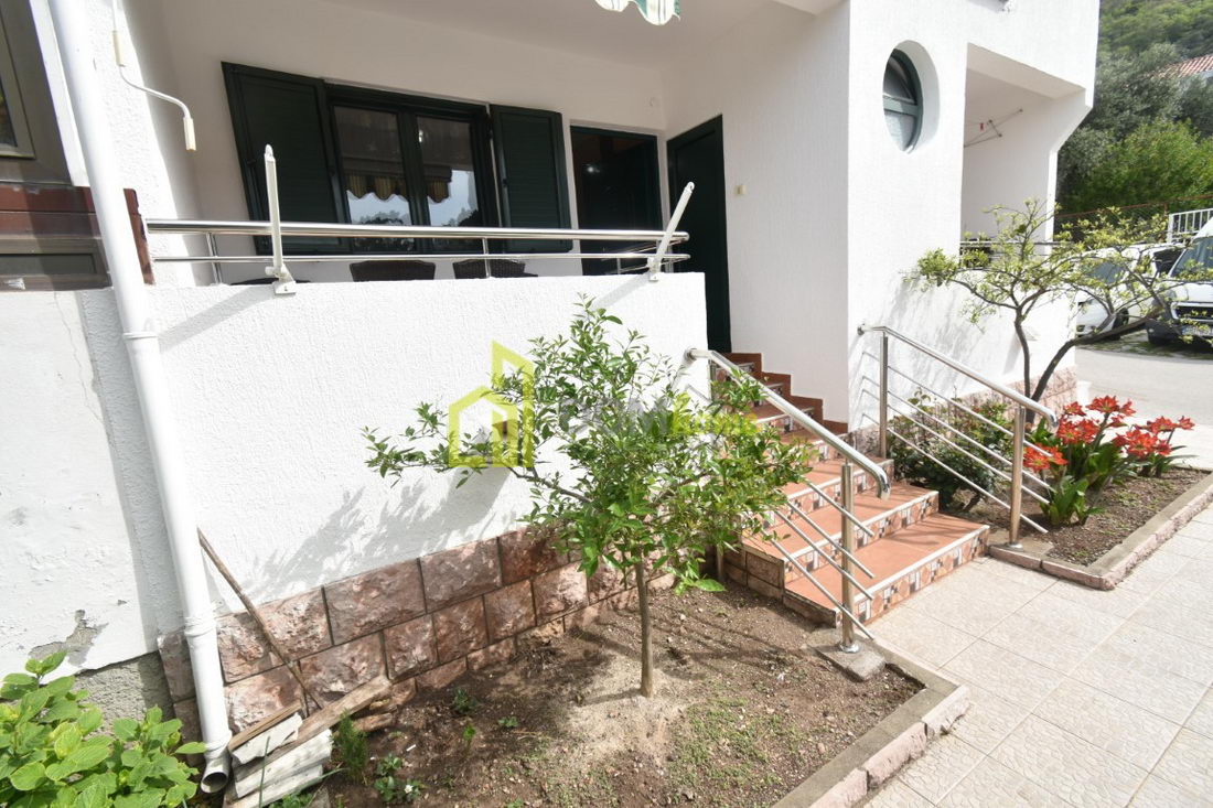 Jednosoban stan 60m2, Sveti Stefan 